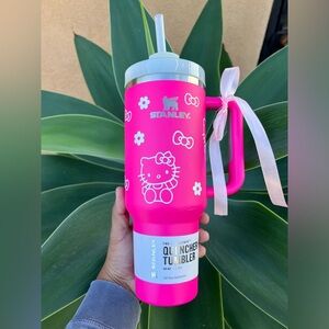 Stanley 40oz Tumbler Hello Kitty Hot Pink/ Fuchsia Cup